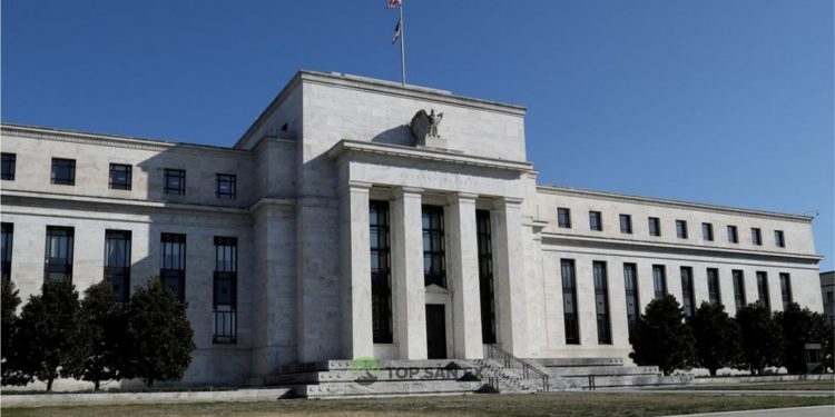 Fed đang đối mặt với lạm phát kép