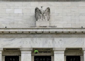 Fed quyết định tăng lãi suất, giảm mua trái phiếu sớm