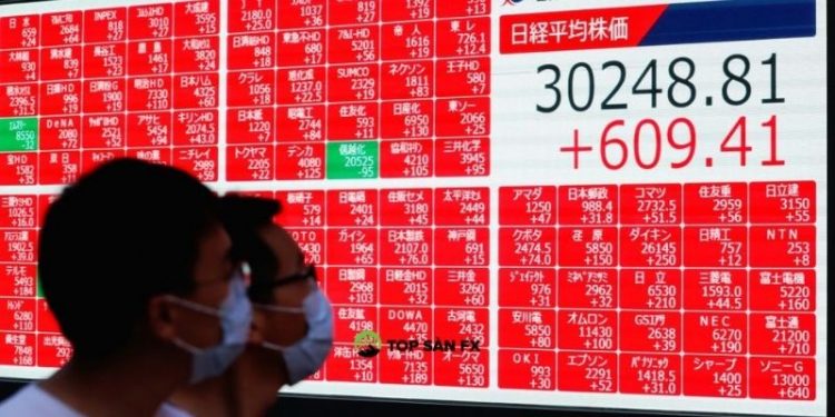 Cổ phiếu châu Á giảm khi lợi suất của Mỹ, đồng đô la giữ vững