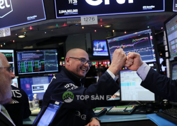 S&P, Nasdaq đạt mức cao kỷ lục nhờ thu nhập tăng