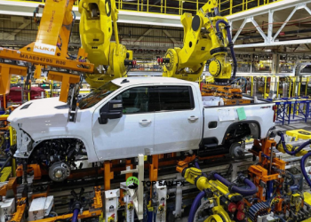 Cơn bão Ida đè nặng lên sản lượng của các nhà máy ở Mỹ