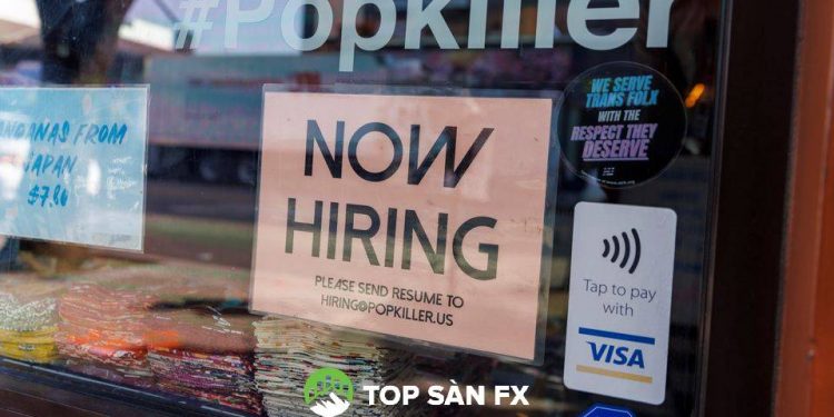 Doanh số bán lẻ của Hoa Kỳ tăng vọt vào mùa lễ hội