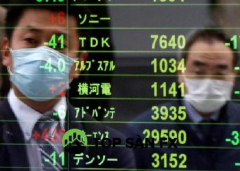 Cổ phiếu trượt giá khi biến thể COVID-19 mới khiến nhà đầu tư sợ hãi