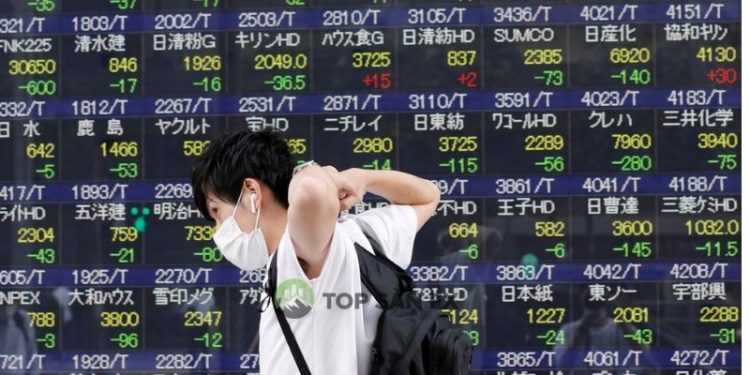 Cổ phiếu châu Á giảm bởi bảng lương và lạm phát