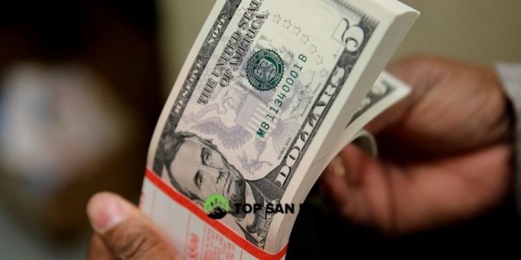 Đô la gần cao nhất trong 16 tháng chờ đợi tín hiệu từ Fed