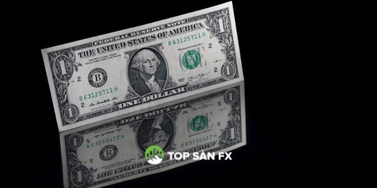 Đô la giữ vững khi các nhà đầu tư chú ý đến cuộc họp Fed