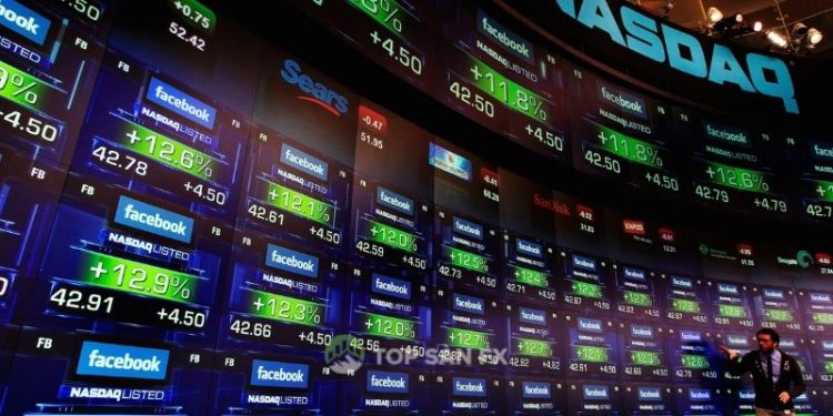 Nasdaq đóng cửa giảm mạnh khi các nhà đầu tư bán phá giá cổ phiếu tăng trưởng