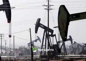 Dầu đạt 105 USD/thùng sau khi Nga tấn công Ukraine