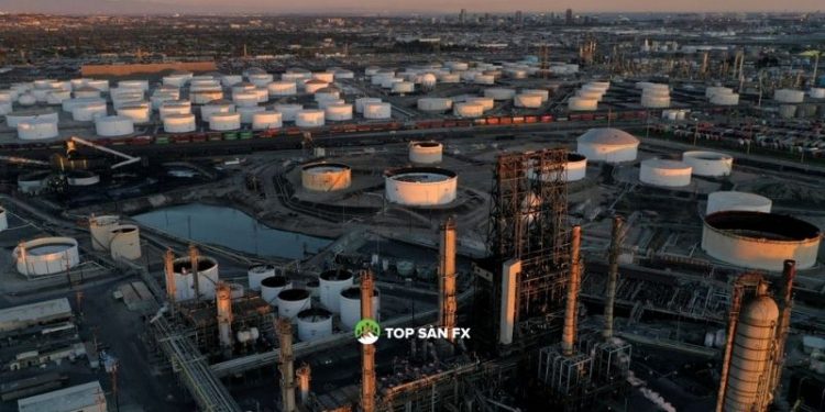 Dầu (21/3) tăng mạnh do áp lực từ xung đột Ukraine