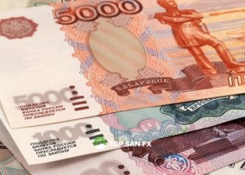 Đồng rúp đóng cửa ở mức cao nhất kể từ tháng 2