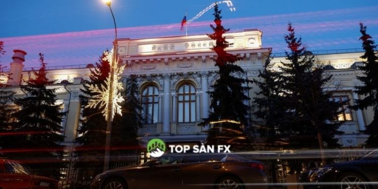 Nga tăng lãi suất, áp dụng biện pháp kiểm soát vốn