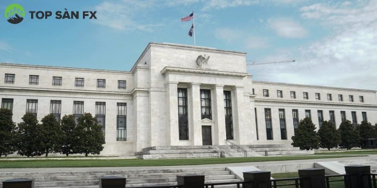 Fed giảm tốc độ tăng lãi suất