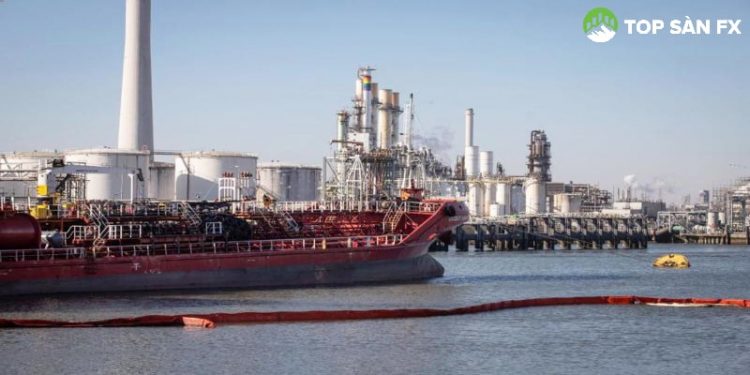 Trừng phạt của phương Tây không hiệu quả với dầu Nga