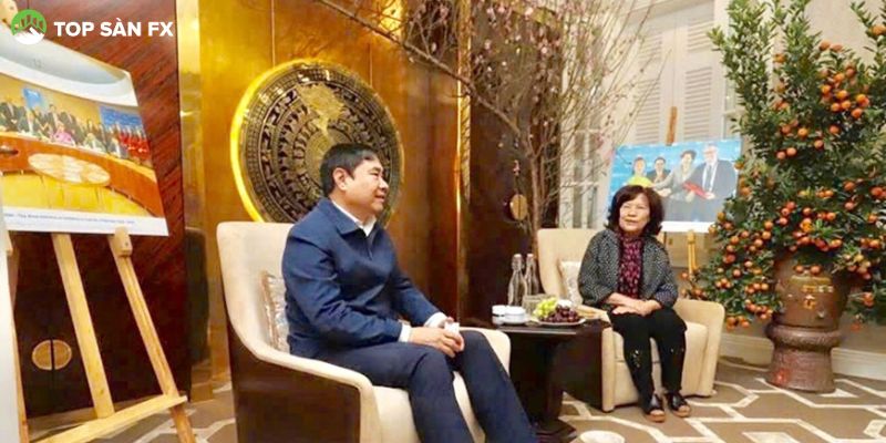 Đồng chí Trần Quốc Cường, Bí thư Tỉnh ủy Điện Biên và bà Nguyễn Thanh Hà, Chủ tịch HĐQT VietJet Air