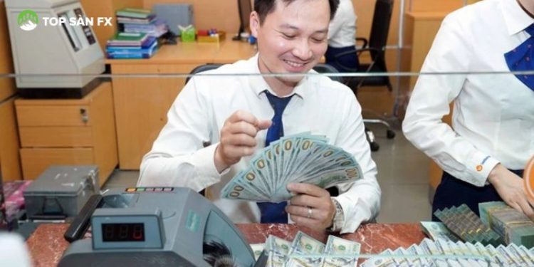 Giá USD hôm nay 19.3.2025 đột ngột "tăng giá" gần 26.000 đồng