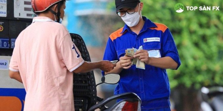 Giá xăng dầu hôm nay có nhiều biến động khi dầu WTI giảm nhẹ