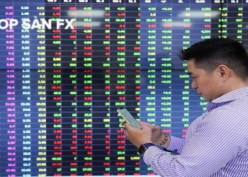 Thị trường chứng khoán hôm nay 12/08: VN-Index tăng 9.64 điểm