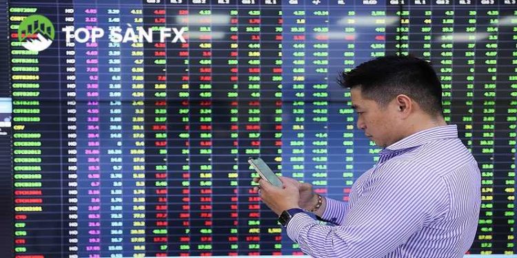 Thị trường chứng khoán hôm nay 12/08: VN-Index tăng 9.64 điểm