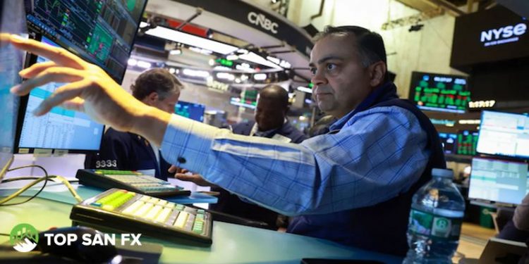 Dow Jones nhảy vọt 600 điểm khi ông Trump nói Mỹ - Iran “đàm phán tích cực”