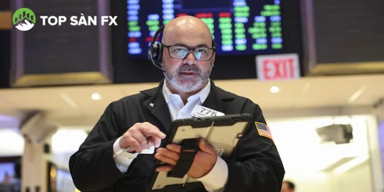 Dow Jones tăng hơn 300 điểm nhờ kỳ vọng Mỹ - Iran ngừng bắn